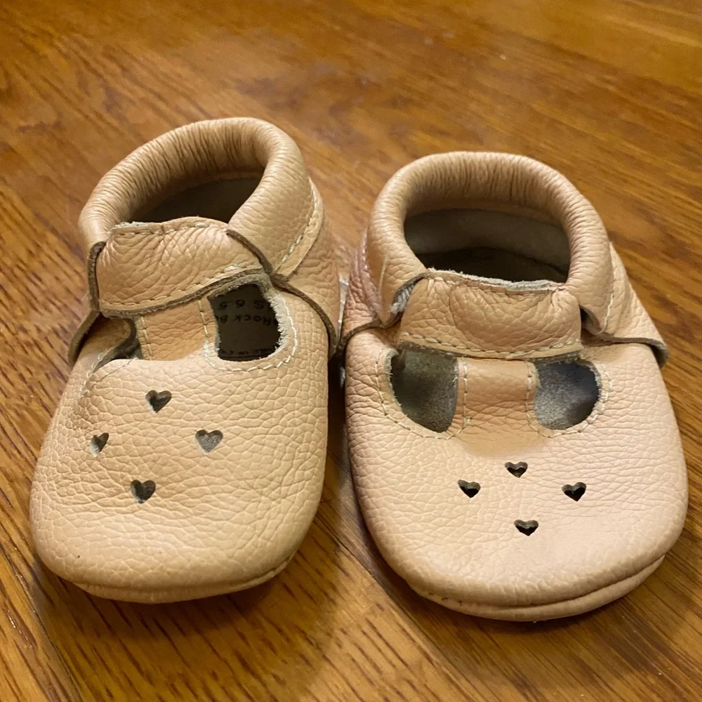 BirdRockBaby Desert Rose Mary Jane Hearts Baby Moccasins / Infant Shoes size 6.5 - Picture 3 of 4